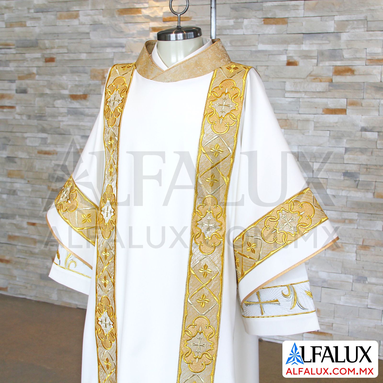 02 ROYAL Alfalux Dalmatica Blanco Doble Raya Mangas Brocado 213 (19)